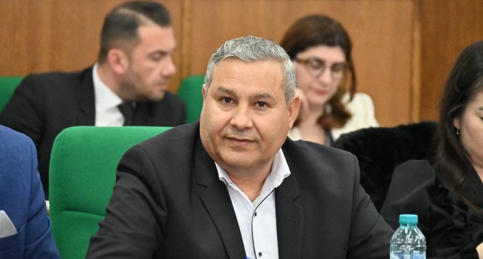 Consilierul județean din Vaslui, acuzat de camătă și șantaj, lăsat în libertate de judecători / Mai vrea un mandat / 7 apartamente și o casă avere