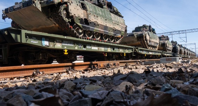 Europa are nevoie de „reînarmare pe termen lung” pentru a contracara Rusia, afirmă șeful diplomației poloneze, care susține planul ca Ucraina să atace cu arme occidentale teritoriul rus