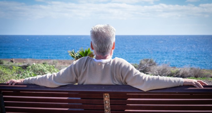 Criza vârstei de mijloc ne schimbă percepția asupra timpului. Cum să-l întorci în favoarea ta