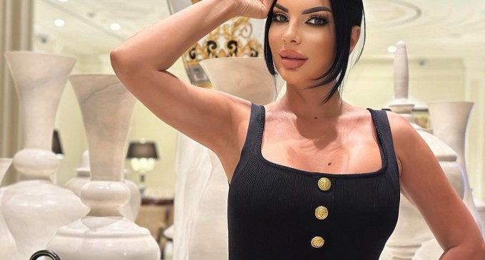 O grenadă a fost agățată cu sârmă de poarta casei Andreei Tonciu. Sora vedetei a crezut că e o jucărie și a aruncat obiectul în stradă