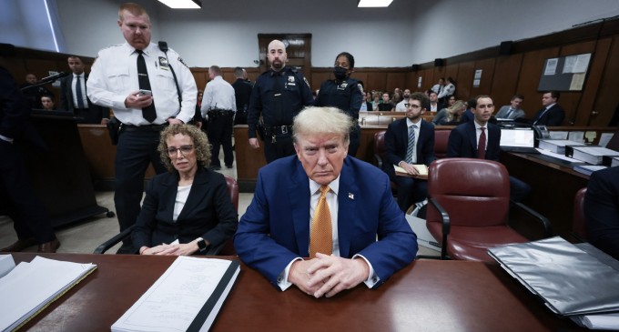 Plesnituri peste fund și pijamale de satin. Mărturia fostei starlete porno Stormy Daniels în procesul lui Donald Trump