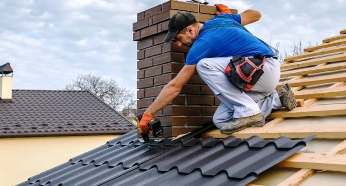 Cum să Alegi Firma Potrivită pentru Repararea Acoperișului Tău