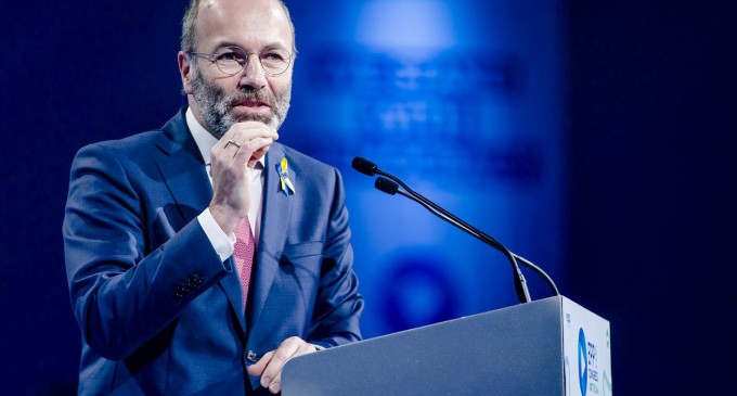 Prima ţintă post-electorală a unei drepte triumfătoare: anularea interzicerii maşinilor cu combustie prevăzută de Green Deal. Manfred Weber: „A fost o greşeală”