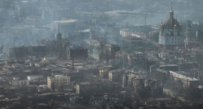 Rusia este acuzată că a înfometat deliberat populația din Mariupol în timpul asediului, în documente depuse la Curtea Penală Internațională