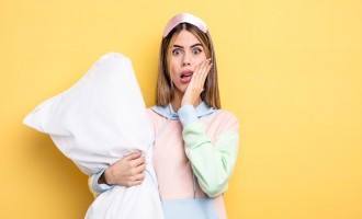 5 lucruri care să-ți dea de gândit când îți alegi perna de dormit