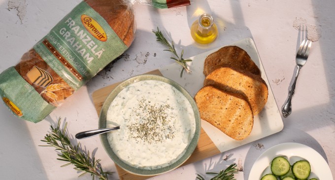 Sos tzatziki cu toast crocant din Franzela Boromir