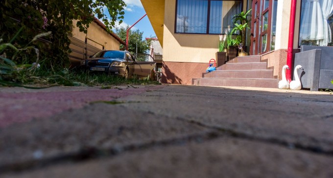 Imprejmuirea caselor cu garduri din beton