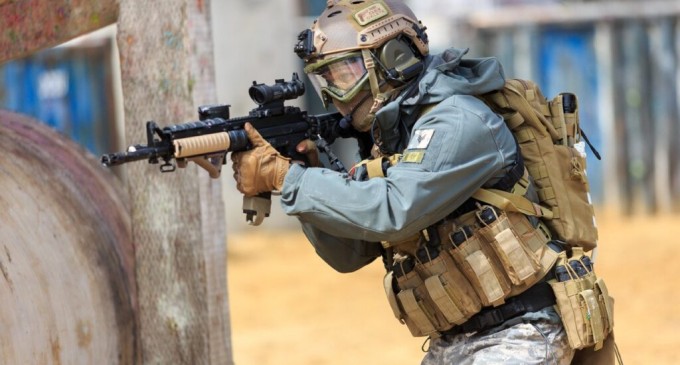 Airsoft: Distracție și Adrenalină cu Pistoalele Beretta, Walther și Glock