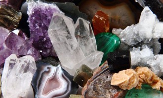 Cristale: Descoperă Magia Mineralelor la MineralShop