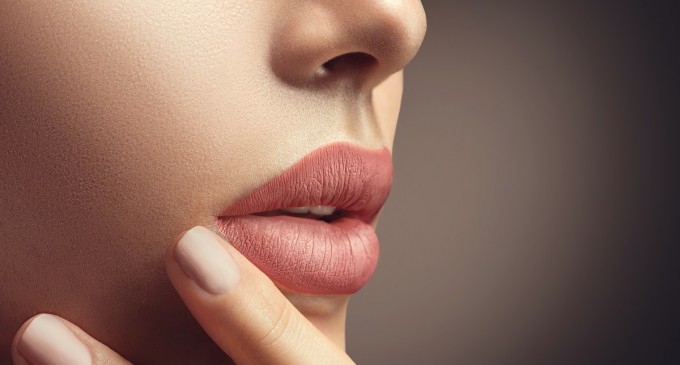 Ruj Lichid Mat pentru Boem Beauty: Frumusețea care Dăinuiește