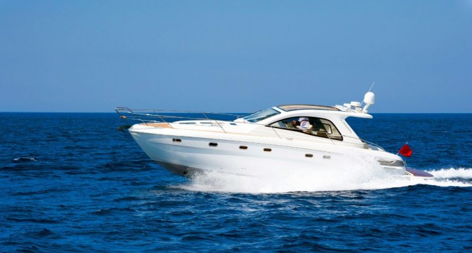 Vrei să navighezi? Ai nevoie de permis de barcă. Cum îl obții?