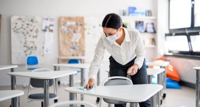Ghid complet pentru igienizarea sălilor de clasă: pas cu pas