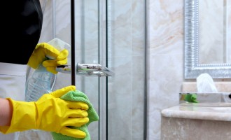 Cum să asiguri igiena perfectă în băile hotelului tău: produse recomandate