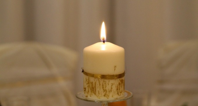 Lumânări zodiacale: alege energia potrivită pentru semnul tău