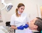 Implantul dentar: de ce este important un medic stomatolog specializat în chirurgie?