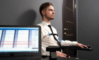 Ce întrebări se pun la un test poligraf și de ce?