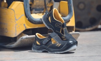 Confort la locul de muncă? Începe cu o pereche de sandale de protecție