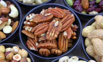 Gustări sănătoase pentru o viață activă: Cum să alegi opțiuni naturale și energizante