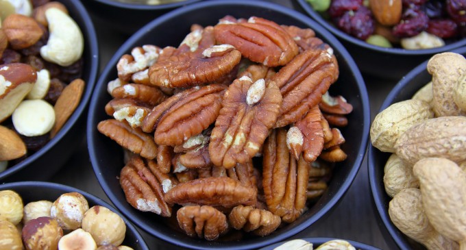 Gustări sănătoase pentru o viață activă: Cum să alegi opțiuni naturale și energizante