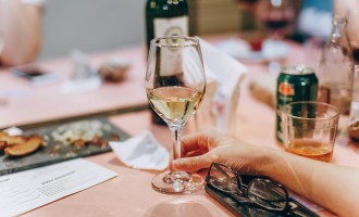 Cum recunoști un vin demisec de calitate? 5 criterii simple de evaluare
