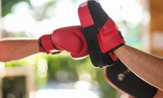 Mănuși de box: cum alegi modelul potrivit pentru performanță, protecție și stil