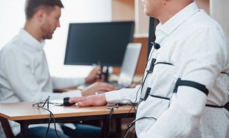 Diferența dintre un test poligraf și o anchetă clasică