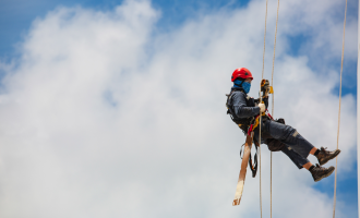 De ce să apelați la un alpinist utilitar în Cluj pentru clădirile dvs