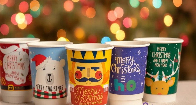 Pahare din carton pentru Crăciun, cu design festiv, de la Evamar