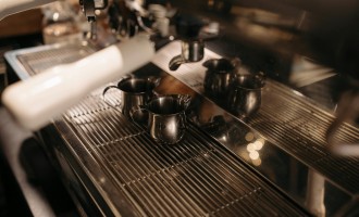 De ce aleg tot mai mulți antreprenori echipamentele profesionale Bean2Business
