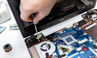 Reparatii laptop profesionale – pasul esential pentru siguranta datelor dvs.