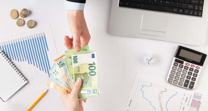 Refinanțarea creditului: când te ajută și când nu merită