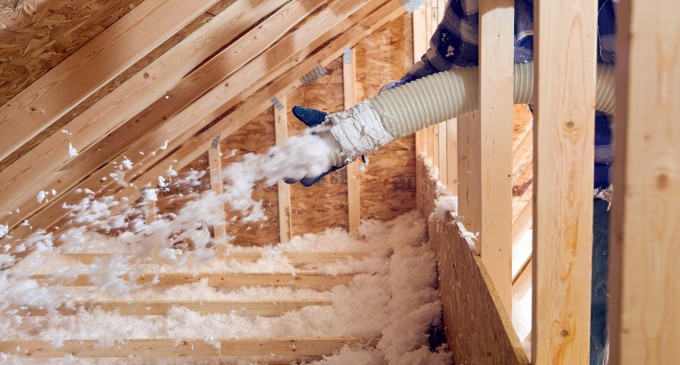 Cum se izolează o casă în mod corespunzător: ghid complet pentru eficiență termică și confort