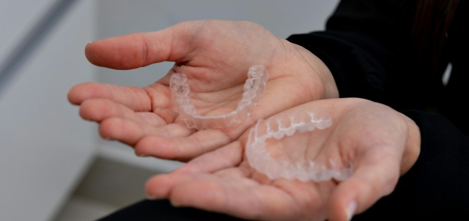3 avantaje ale aparatului dentar invizibil