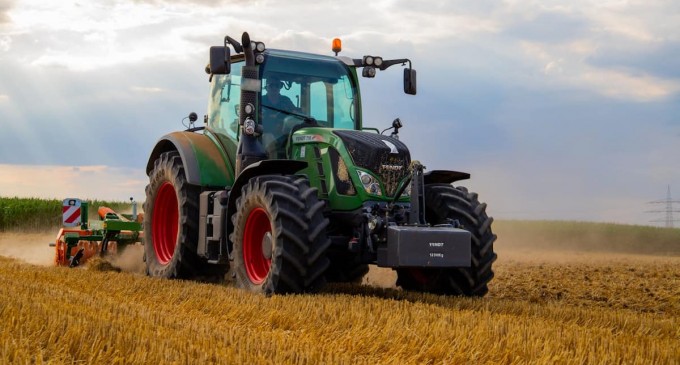 Pachetele Q8Oils pentru agricultură: Cum să protejezi utilajele grele eficient?