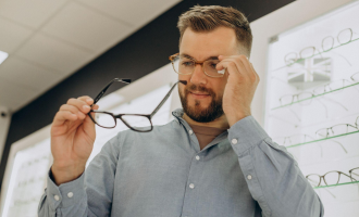 Cum recunoști primele semne că ochii depun un efort mai mare decât crezi?