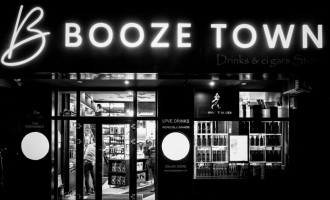 Un decor elegant care nu incarca cadrul