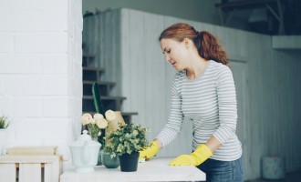 Greșeli frecvente de evitat când vrei să menții curățenia în locuință într-un oraș aglomerat precum București