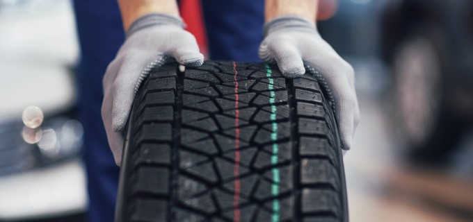 Când trebuie schimbate anvelopele și cum le alegi corect