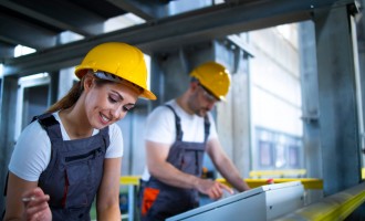 Cum îți schimbi cariera fără să o iei complet de la zero