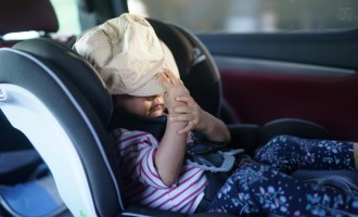 Călătorie cu bebelușul: checklist complet pentru drum lung cu mașina