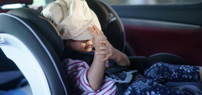 Călătorie cu bebelușul: checklist complet pentru drum lung cu mașina