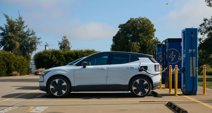 Cum să alegi corect polița CASCO pentru mașini electrice și hibride în 2026? Ghid practic pentru proprietari