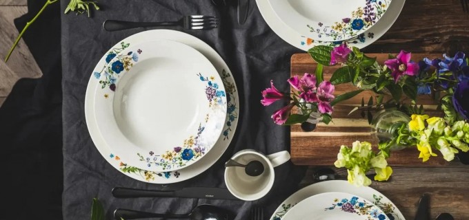 Decor, etichetă și atmosferă: cum să pregătești o masă inspirată de stilul Bridgerton