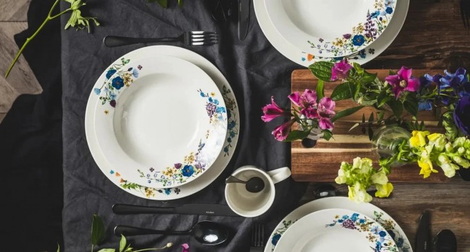 Decor, etichetă și atmosferă: cum să pregătești o masă inspirată de stilul Bridgerton