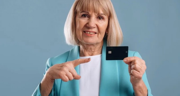 Ajutoare mai mari pentru pensionari: 2,8 milioane de români ar putea primi bani în plus din aprilie