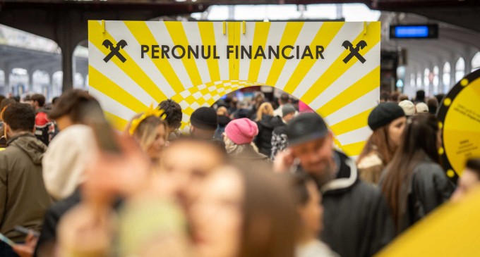 Mii de români au primit sfaturi financiare la Peronul Financiar,  înainte de plecarea în mini-vacanța de 1 Mai