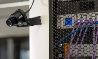 AXIS F2180-TE – Senzor termic discret ce monitorizează temperatura în patru zone diferite și trimite automat alerte
