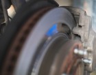 Plăcuțe frână zgomotoase? 10 cauze frecvente și soluții rapide