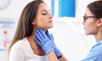 De ce apare senzația de nod în gât chiar dacă nu ești răcit