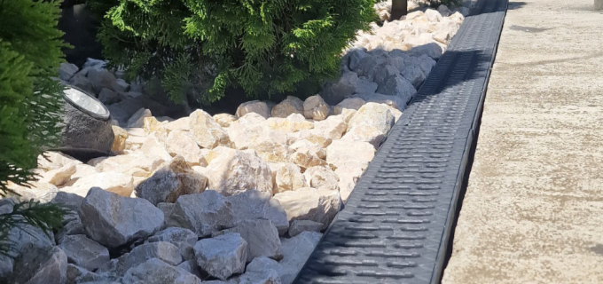 7 criterii tehnice pentru alegerea rigolelor pietonale rezistente